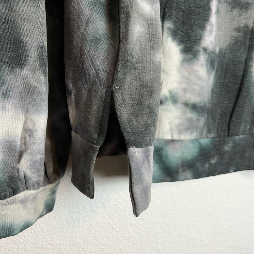 NWT For The Republic So Soft Tie Dye Sweat Top With Matching Bottom Size XSmall - Picture 5 of 11